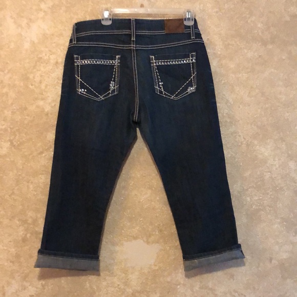 Women’s BKE Capris - Picture 2 of 8